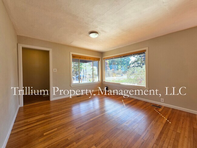 Foto del edificio - 905 NE 80th Ave