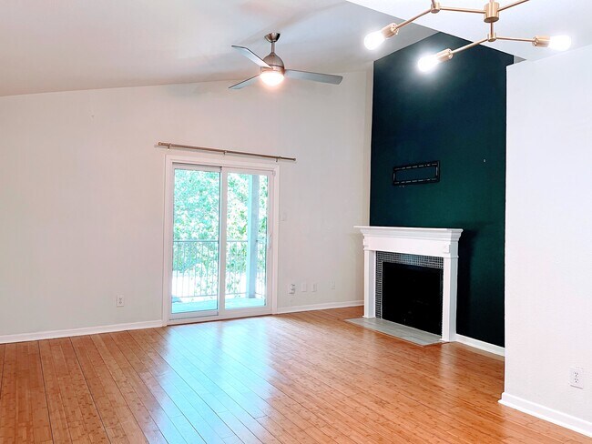 Building Photo - 3204 Menchaca Rd