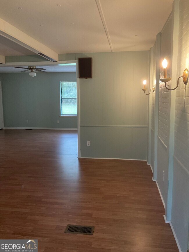 Foto del edificio - 76 Jacqueline Dr