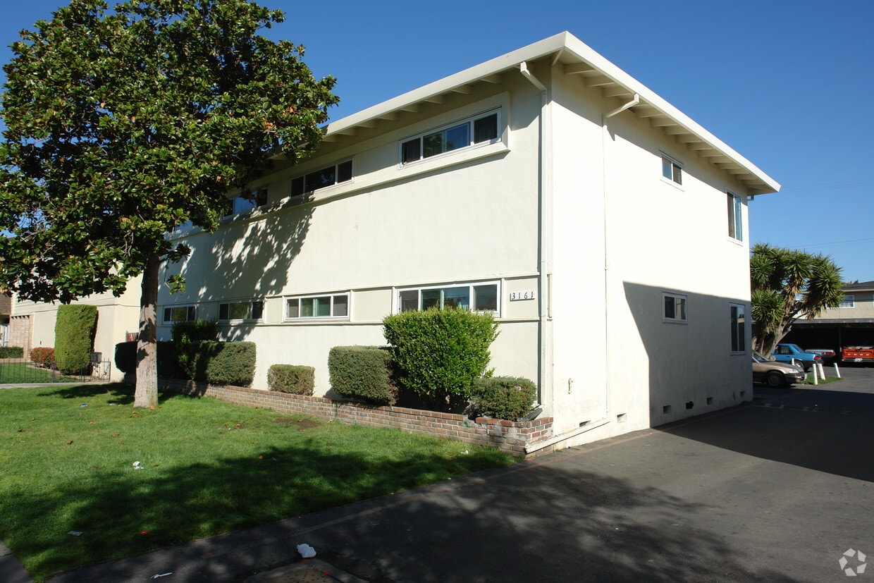 Primary Photo - 3161 Cadillac Dr