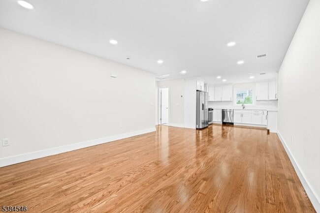 Foto del edificio - 83 Harrison Ave