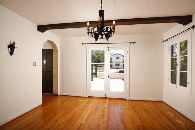 Building Photo - 1233 N Isabel St