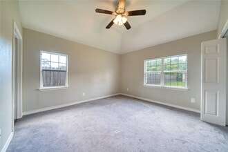 Building Photo - 319 Dreamland Ave