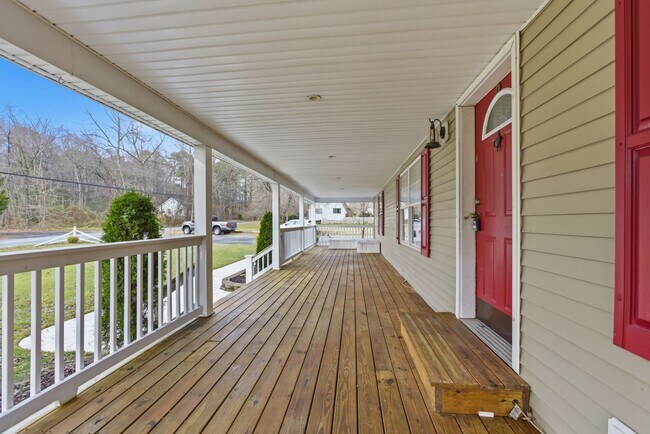 Building Photo - Beautiful 3 BR/2 BA Single-Family Home in Severn!