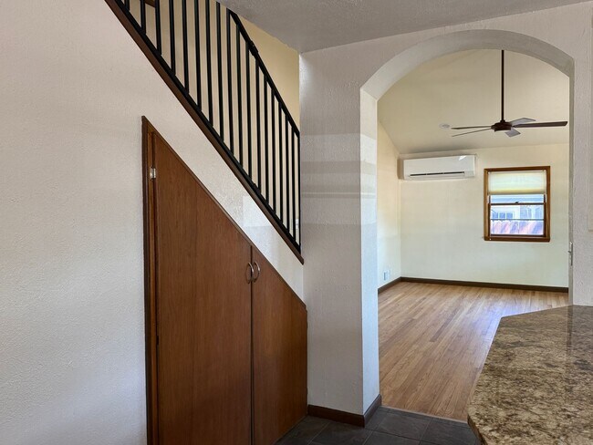 Foto del edificio - Hip, cool custom 3 bed, 2 bath, 1 car - Ol...