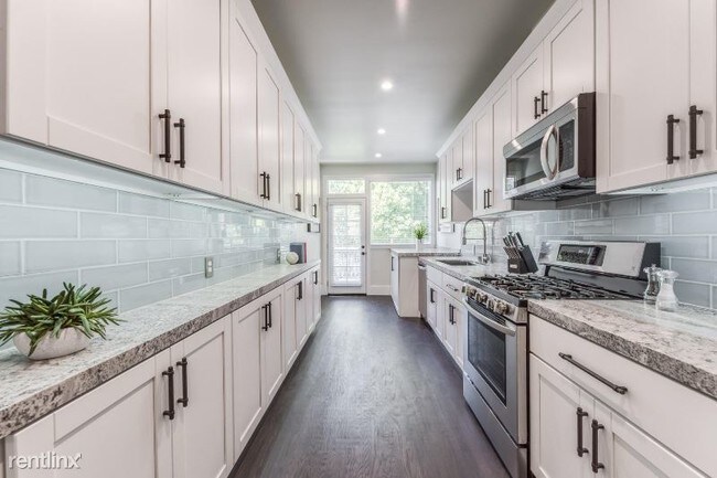 Building Photo - 2 br, 1 bath Apartment - 3501 J Street