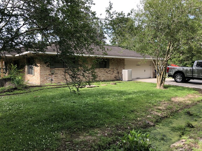 Double garage - 1917 Aymond St