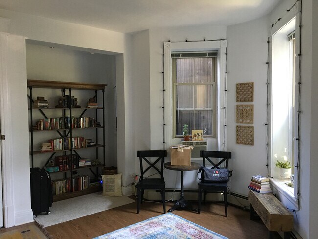 Foto del edificio - 2120 N Sheffield Ave