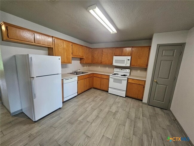 Building Photo - 300 Castellon Ct