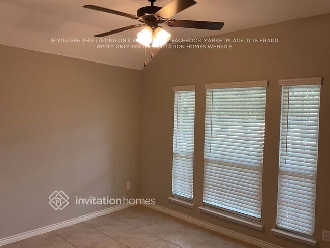 Foto del edificio - 3217 Larkin Ln