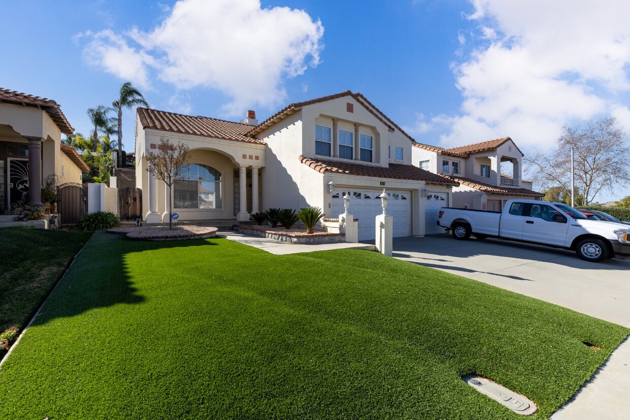 Primary Photo - BEAUTIFUL MORENO VALLEY HOME