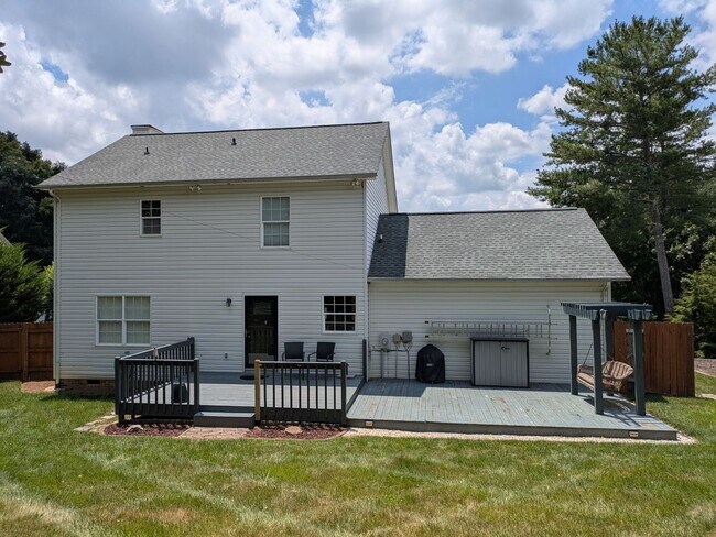 Foto del edificio - 3BR/2.5Bath House in NE Hickory