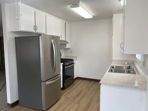 Building Photo - 832 Grand Ave