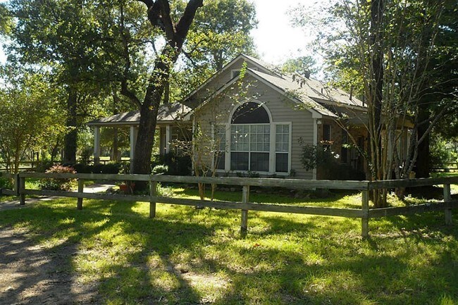 Building Photo - 26127 Decker Prairie-Rosehill Rd