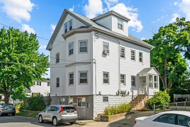 Foto del edificio - 13 Dickinson Ave