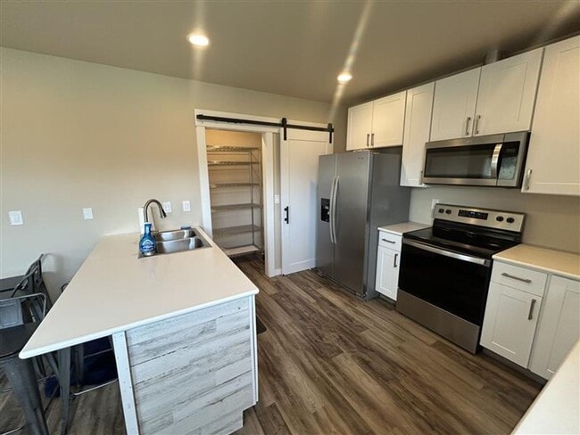 Building Photo - 211 Baker St