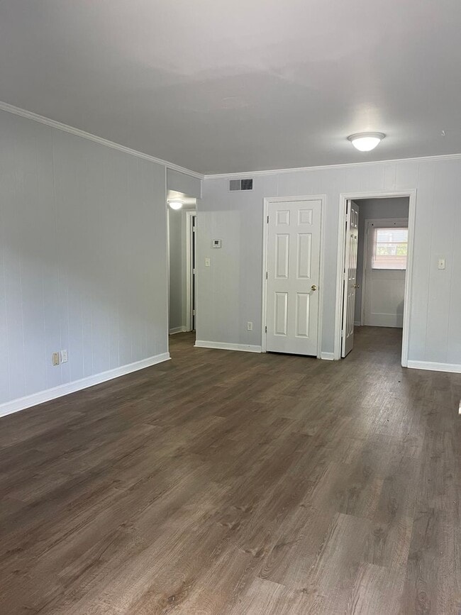 Foto del edificio - 2 bedroom, 1 bath apartment in small complex on Hill Street! Walking distance to Normal Town, Dow...