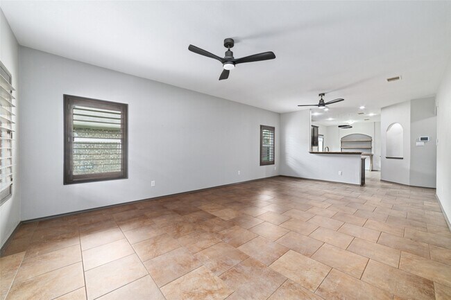 Foto del edificio - 5115 Whitebridge Ln