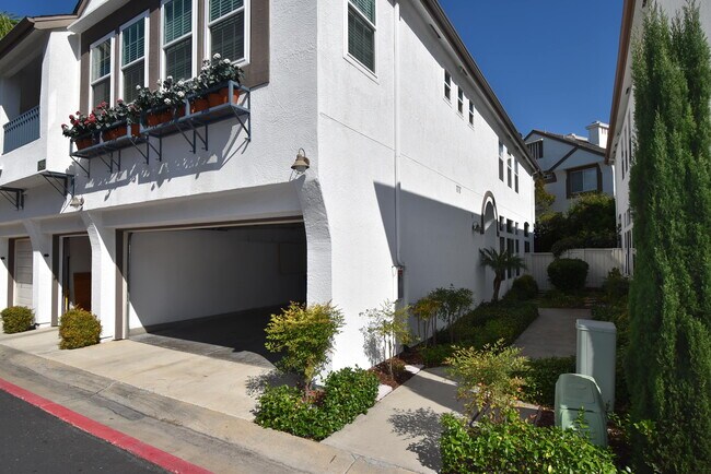 Foto del edificio - 11904 Cypress Canyon Rd