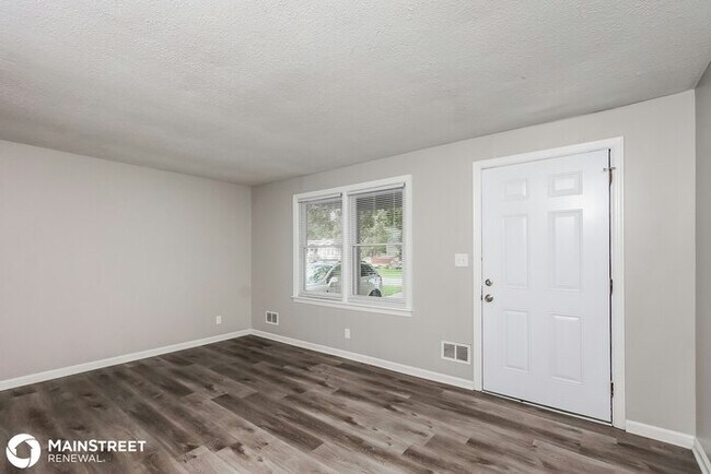 Building Photo - 8006 Canna Dr, Louisville, KY 40258