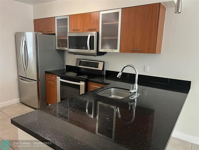 Foto del edificio - 777 NE 62nd St