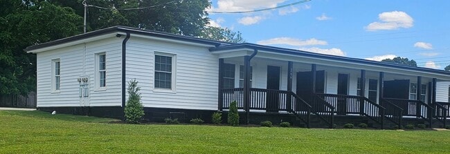 Building Photo - 200 Walnut St W