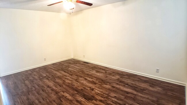 Building Photo - 2 Bedroom in Pleasant View
