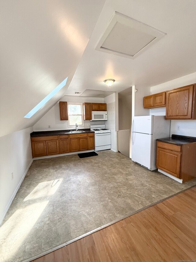 Building Photo - 342 Exchange St