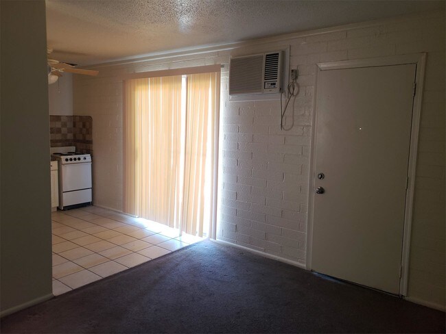 Foto del edificio - 5623 W Myrtle Ave