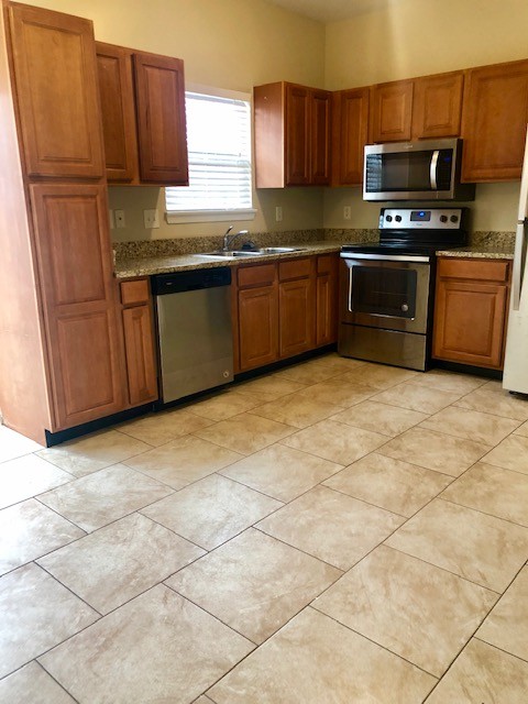 Ceremic Tile Floors - Woodland Townhomes