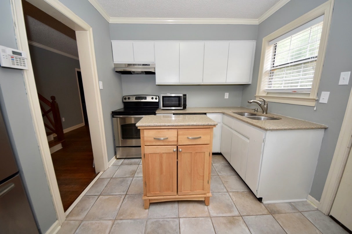 Gated 3 Bedroom, 2 Bathroom Near Chickasaw Gardens - Gated 3 Bedroom, 2 Bathroom Near Chickasaw Gardens