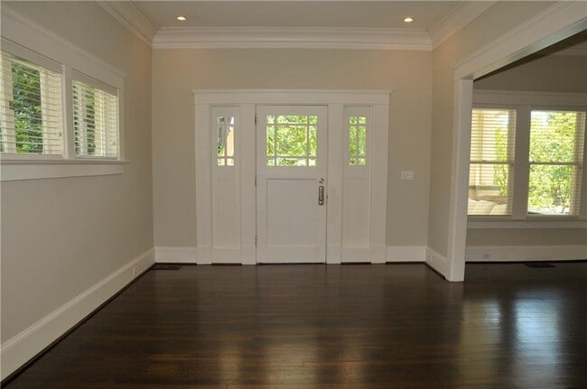 Foto del edificio - 950 Rupley Dr NE