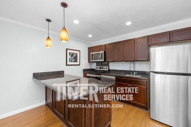 Building Photo - Spacious 1 Bedroom Condominium