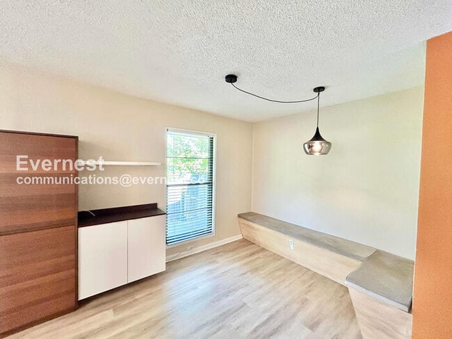 Foto del edificio - 5408 Waltham Ave