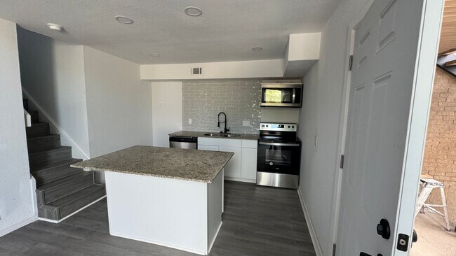 Foto del edificio - 7900 Brookriver Drive, Dallas, Texas 75247