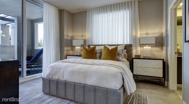 Foto del edificio - 3 br, 3 bath  - 2020 Salzedo St # 806