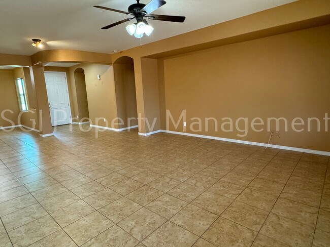 Foto del edificio - Casa Grande home ready for move in