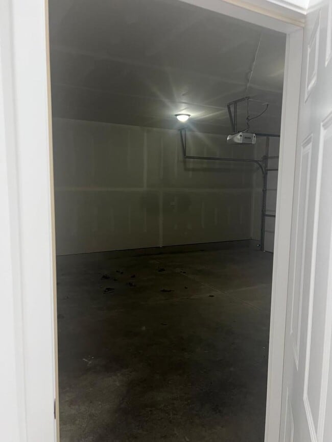 Building Photo - 1053 Gillespie Ln
