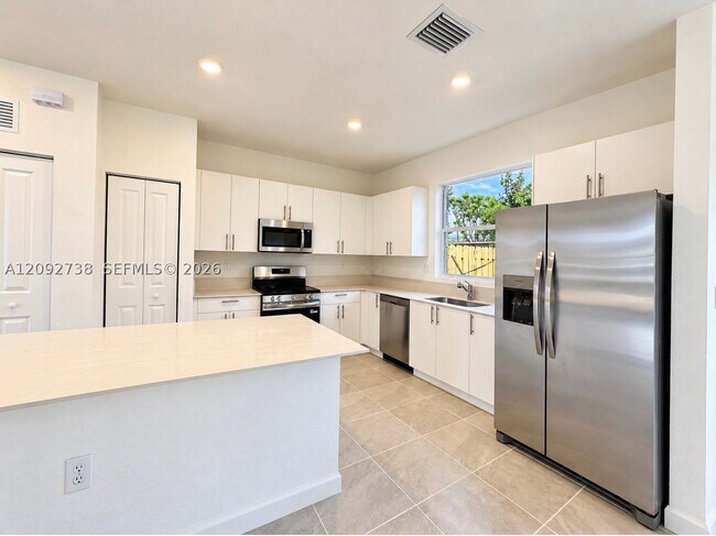 Building Photo - 243 NW 11th Ct