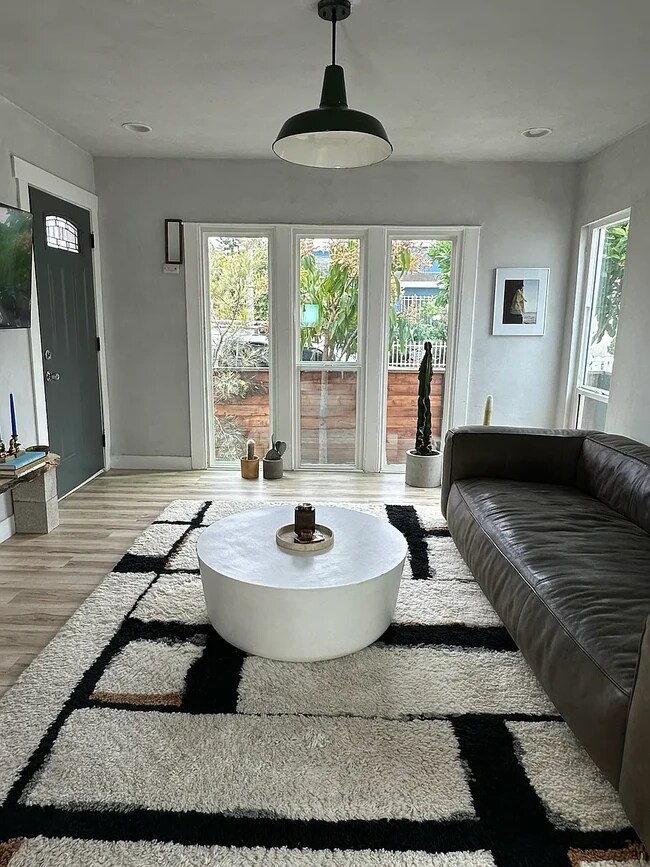 Foto del edificio - 1523 E 16th St