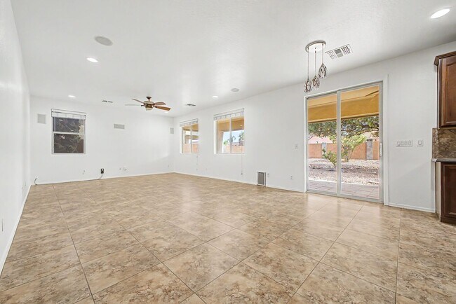 Foto del edificio - 4947 E Odessa Dr