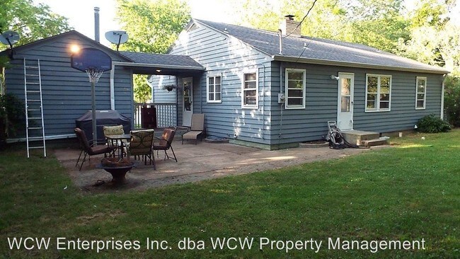 Building Photo - 3733 SW Huntoon St