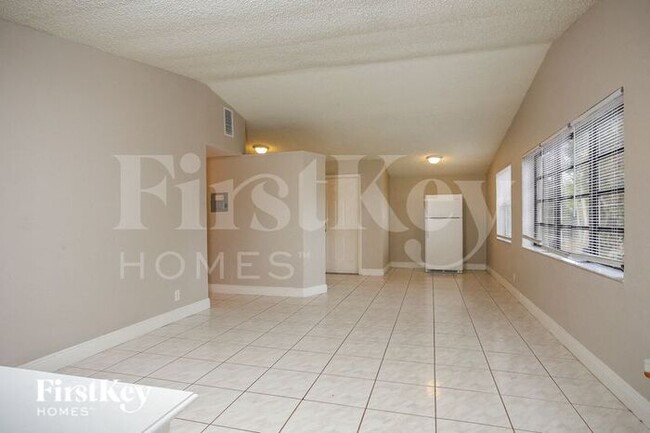Building Photo - 1501 NW 16th Ln