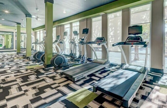 Foto del edificio - 2660 N Haskell Ave.