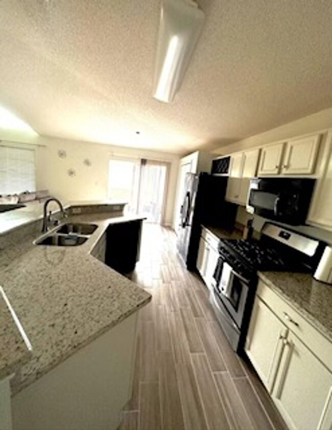 Foto del edificio - Charming home for rent in Lake Heather Hil...