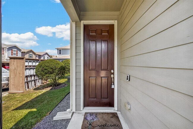 Building Photo - 1850 Commons Hill Ln