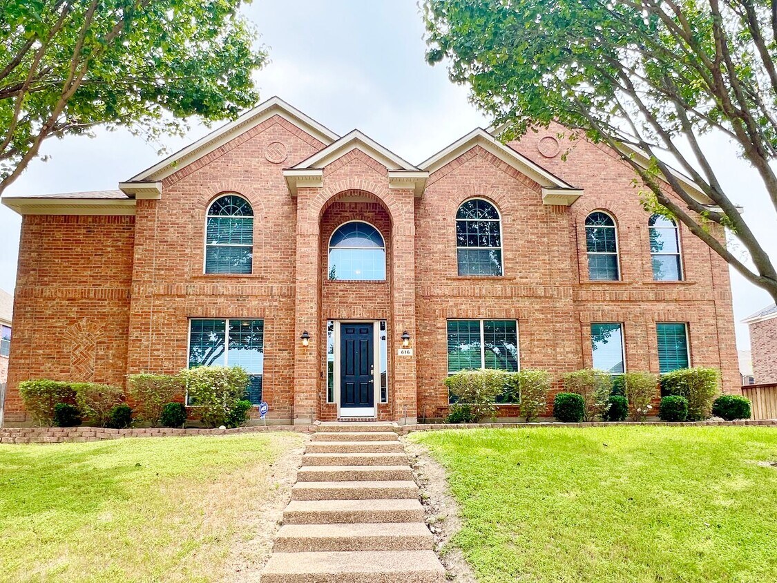 Primary Photo - Stunning 2-Story 4/3.5/3 Home in DeSoto Fo...