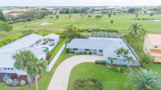 Foto del edificio - 6 Country Club Rd