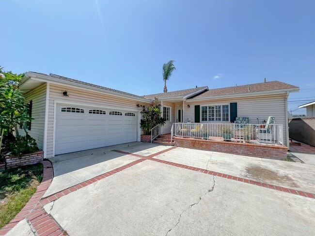 Building Photo - 4 Bedroom 2 Bath House for Rent In Whittier