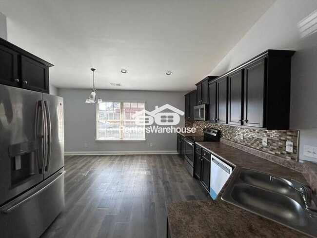 Building Photo - Make this 4 bedroom 2 bathroom brick home
